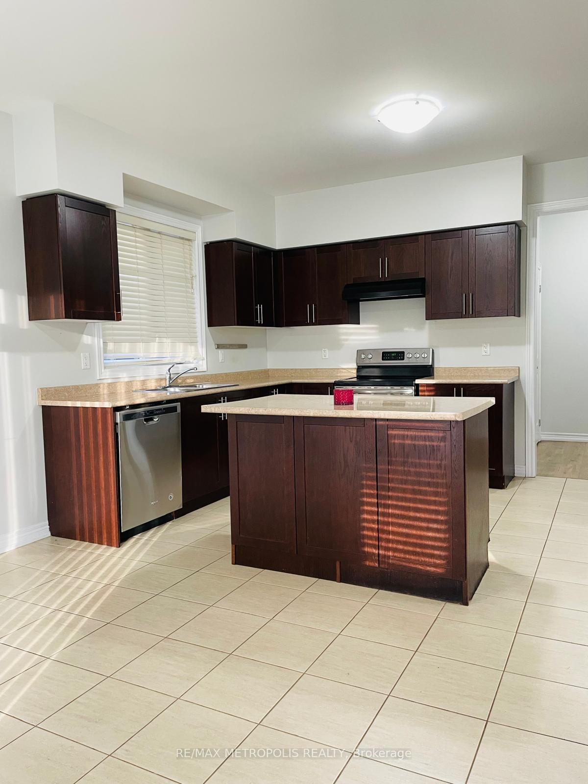 Photo 6 of 10 Barchard Street, Clarington, Newcastle — HOMEH