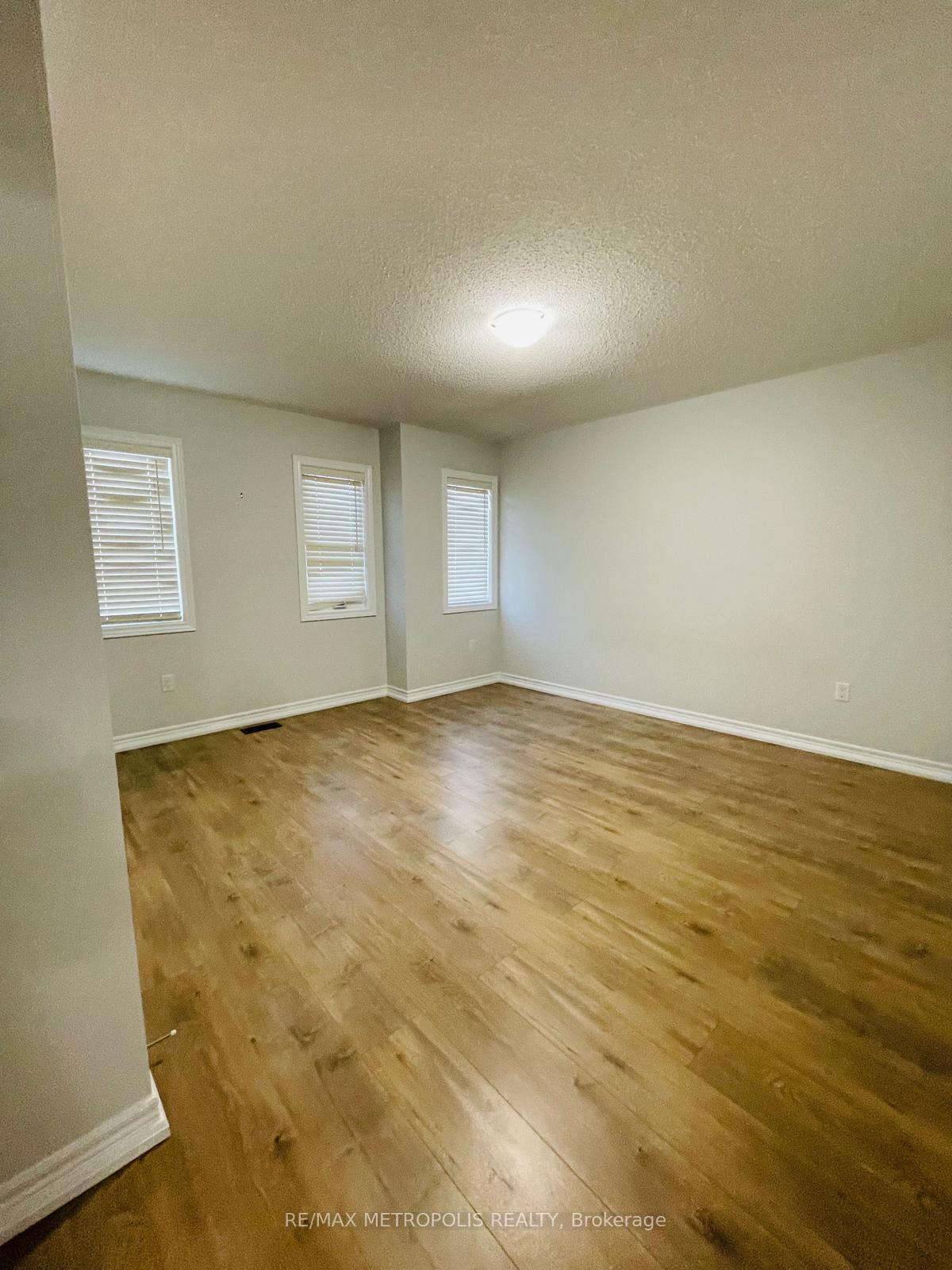 Photo 13 of 10 Barchard Street, Clarington, Newcastle — HOMEH