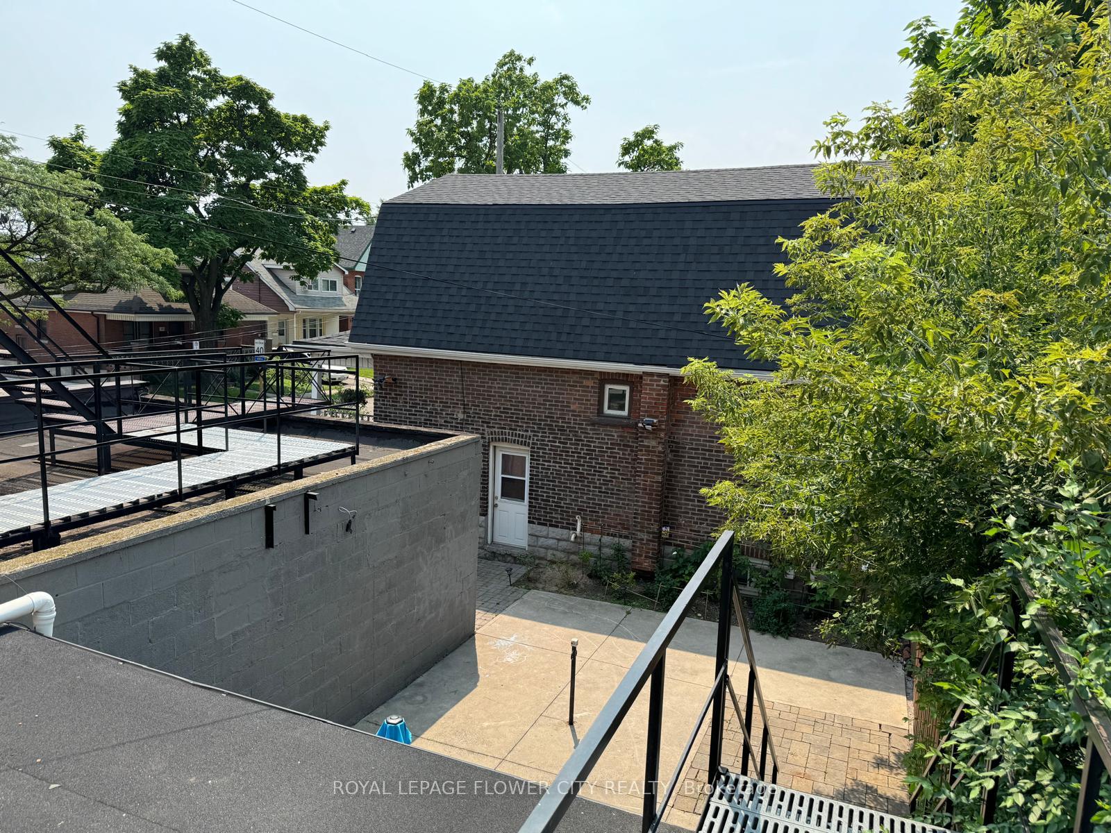 Photo 3 of Unit 106, 910 Barton Street E, Hamilton, Crown Point — HOMEH