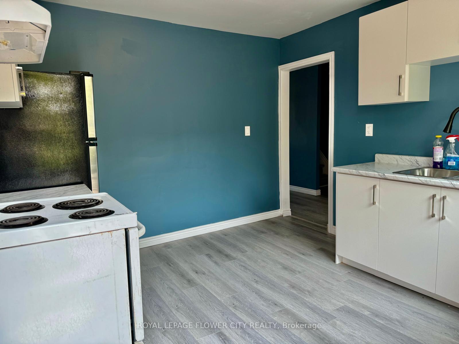 Photo 2 of Unit 106, 910 Barton Street E, Hamilton, Crown Point — HOMEH