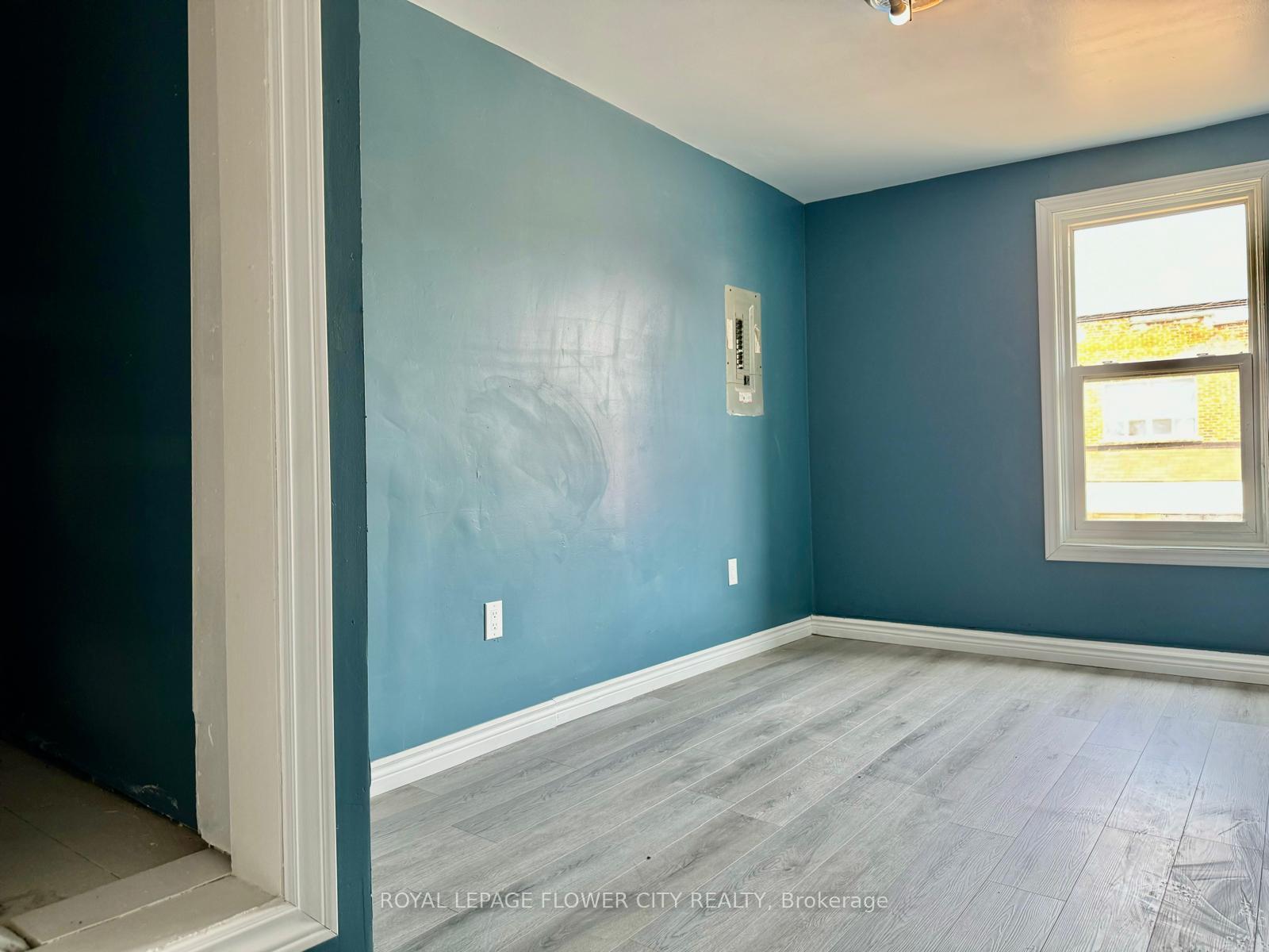Photo 6 of Unit 106, 910 Barton Street E, Hamilton, Crown Point — HOMEH