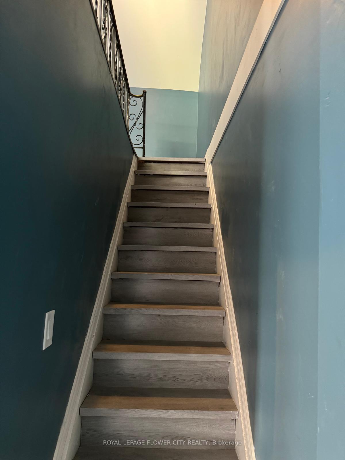 Photo 9 of Unit 106, 910 Barton Street E, Hamilton, Crown Point — HOMEH