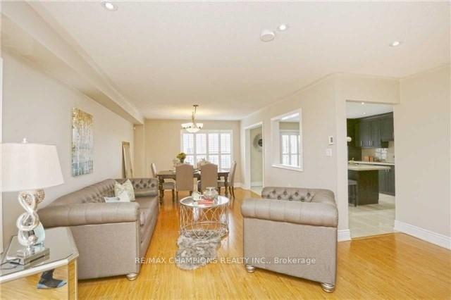 Photo 15 of 152 Queen Mary Drive, Brampton, Fletcher's Meadow — HOMEH