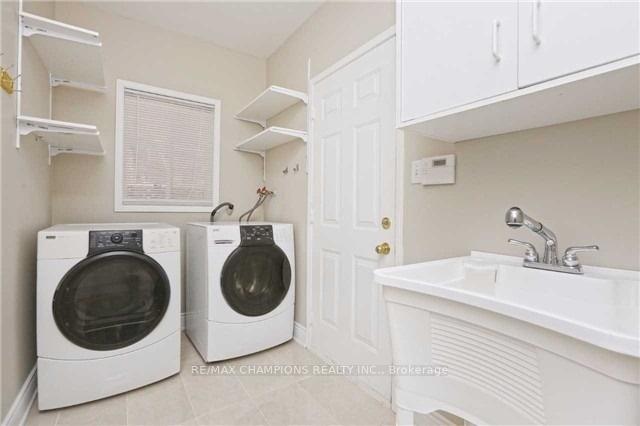 Photo 6 of 152 Queen Mary Drive, Brampton, Fletcher's Meadow — HOMEH