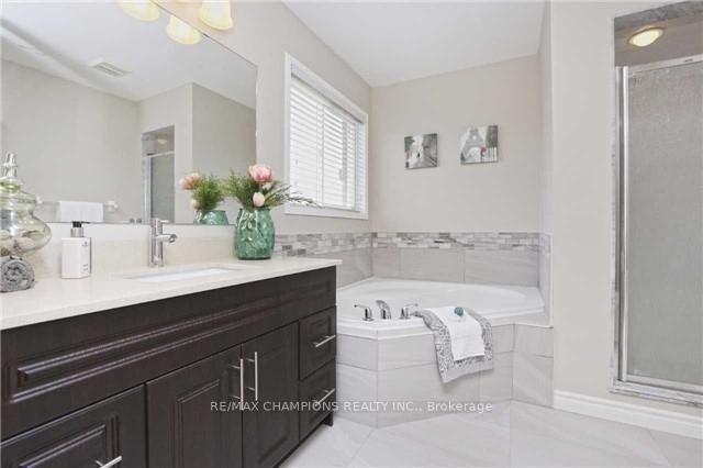 Photo 7 of 152 Queen Mary Drive, Brampton, Fletcher's Meadow — HOMEH