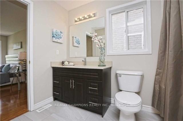 Photo 8 of 152 Queen Mary Drive, Brampton, Fletcher's Meadow — HOMEH