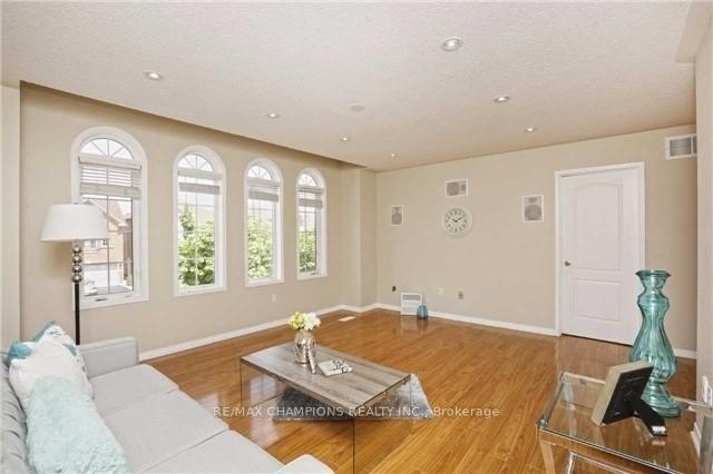 Photo 9 of 152 Queen Mary Drive, Brampton, Fletcher's Meadow — HOMEH