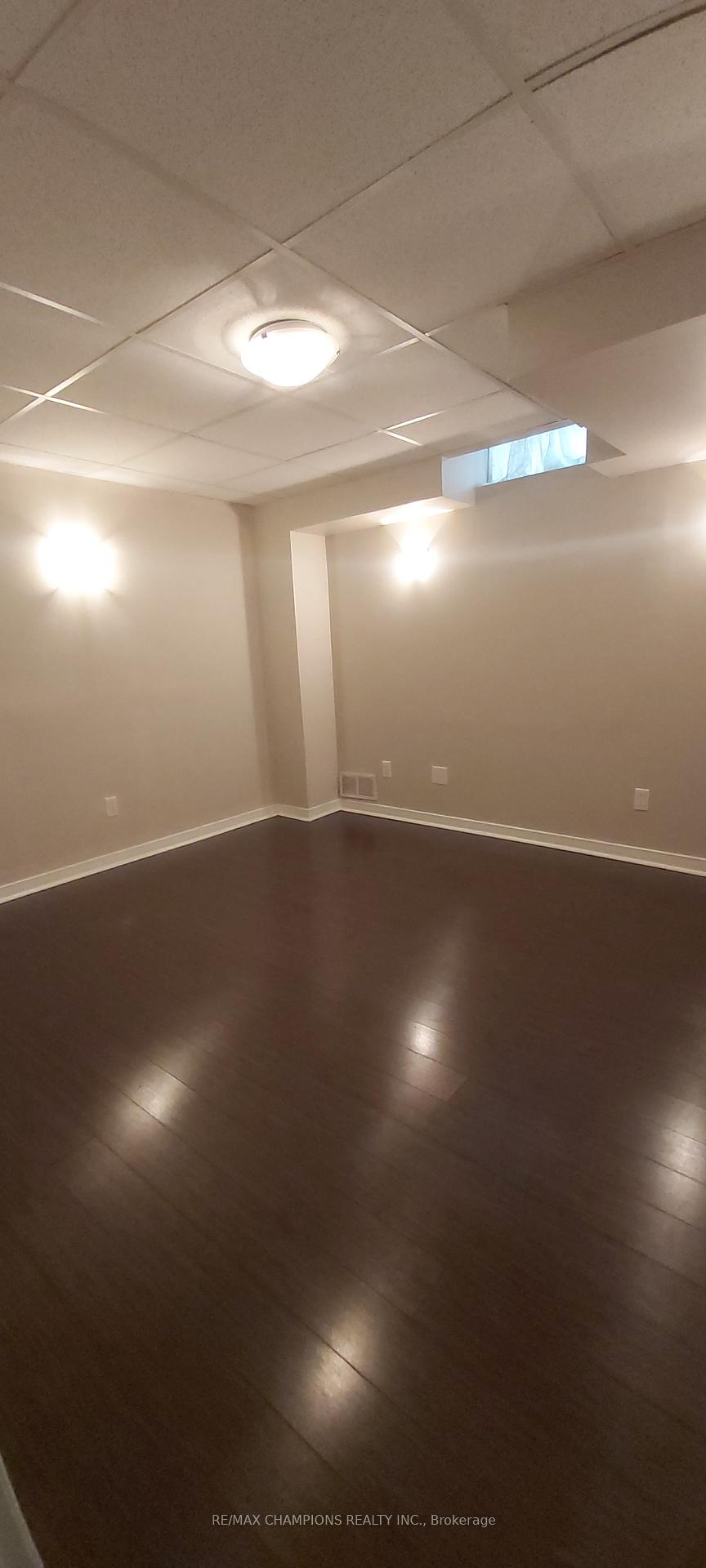 Photo 11 of 152 Queen Mary Drive, Brampton, Fletcher's Meadow — HOMEH