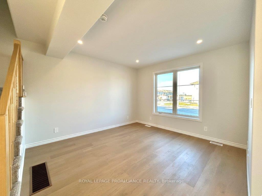 Photo 2 of 26 Riverstone Way, Belleville, Thurlow Ward — HOMEH