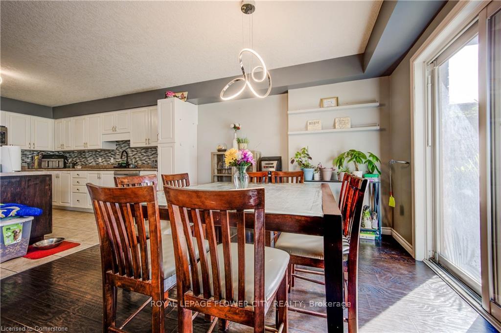 Photo 15 of 187 Huck Crescent, Kitchener — HOMEH