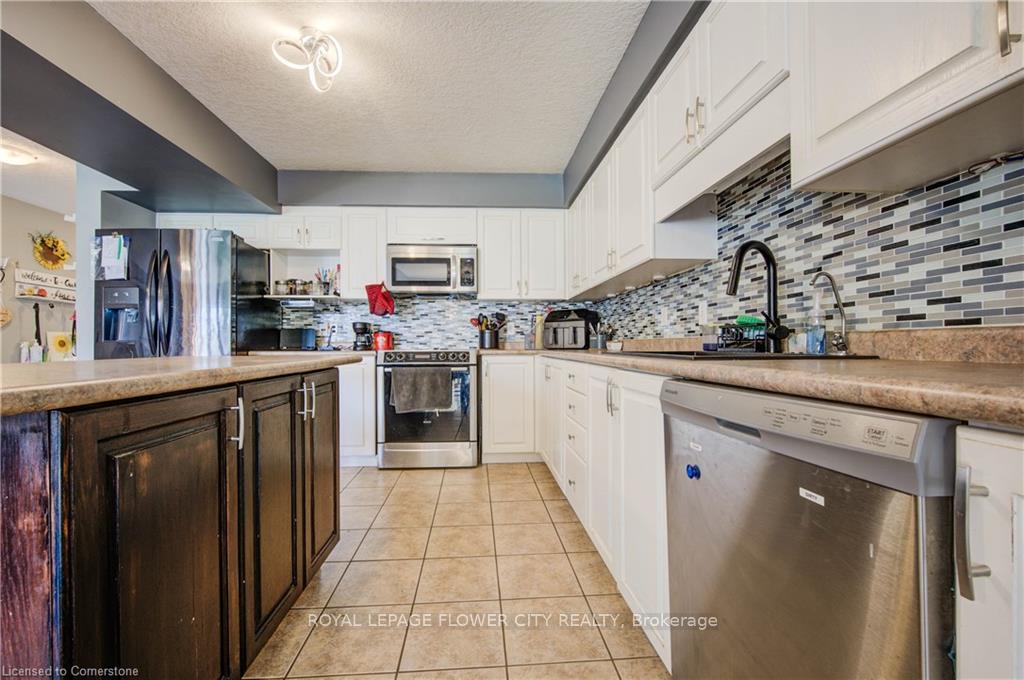Photo 18 of 187 Huck Crescent, Kitchener — HOMEH