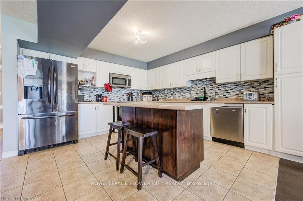 Photo 11 of 187 Huck Crescent, Kitchener — HOMEH
