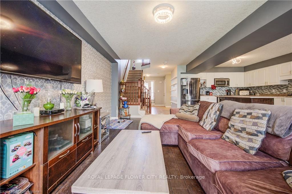 Photo 10 of 187 Huck Crescent, Kitchener — HOMEH