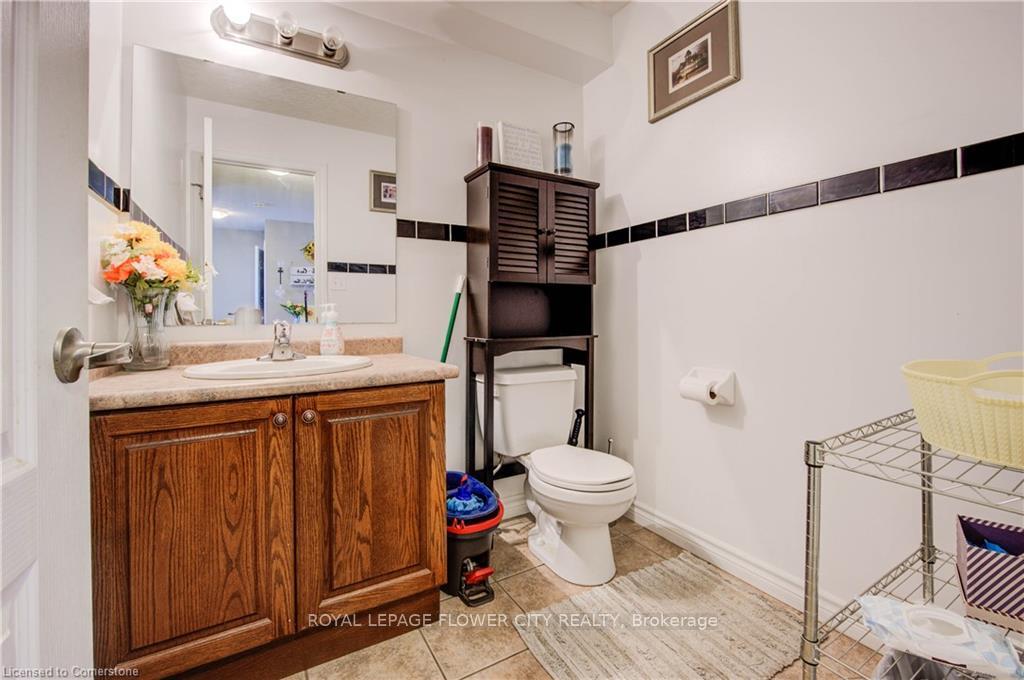 Photo 5 of 187 Huck Crescent, Kitchener — HOMEH