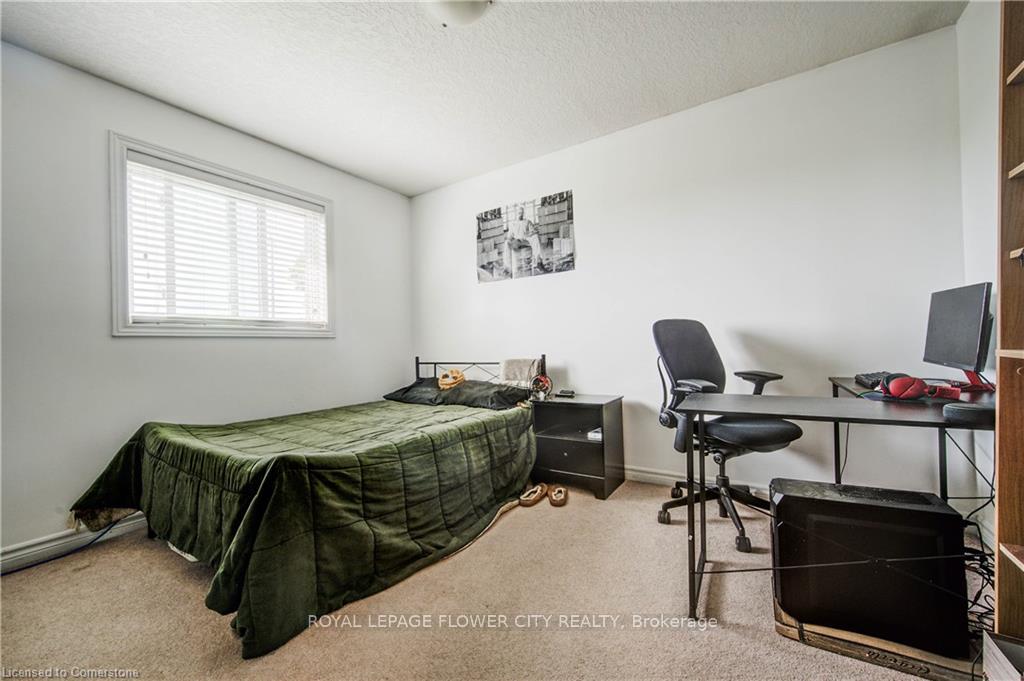 Photo 3 of 187 Huck Crescent, Kitchener — HOMEH