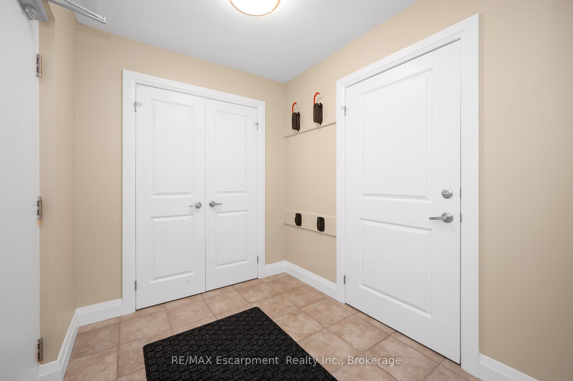 Photo 7 of Unit Upper, 31 Main Street S, Hamilton, Waterdown — HOMEH