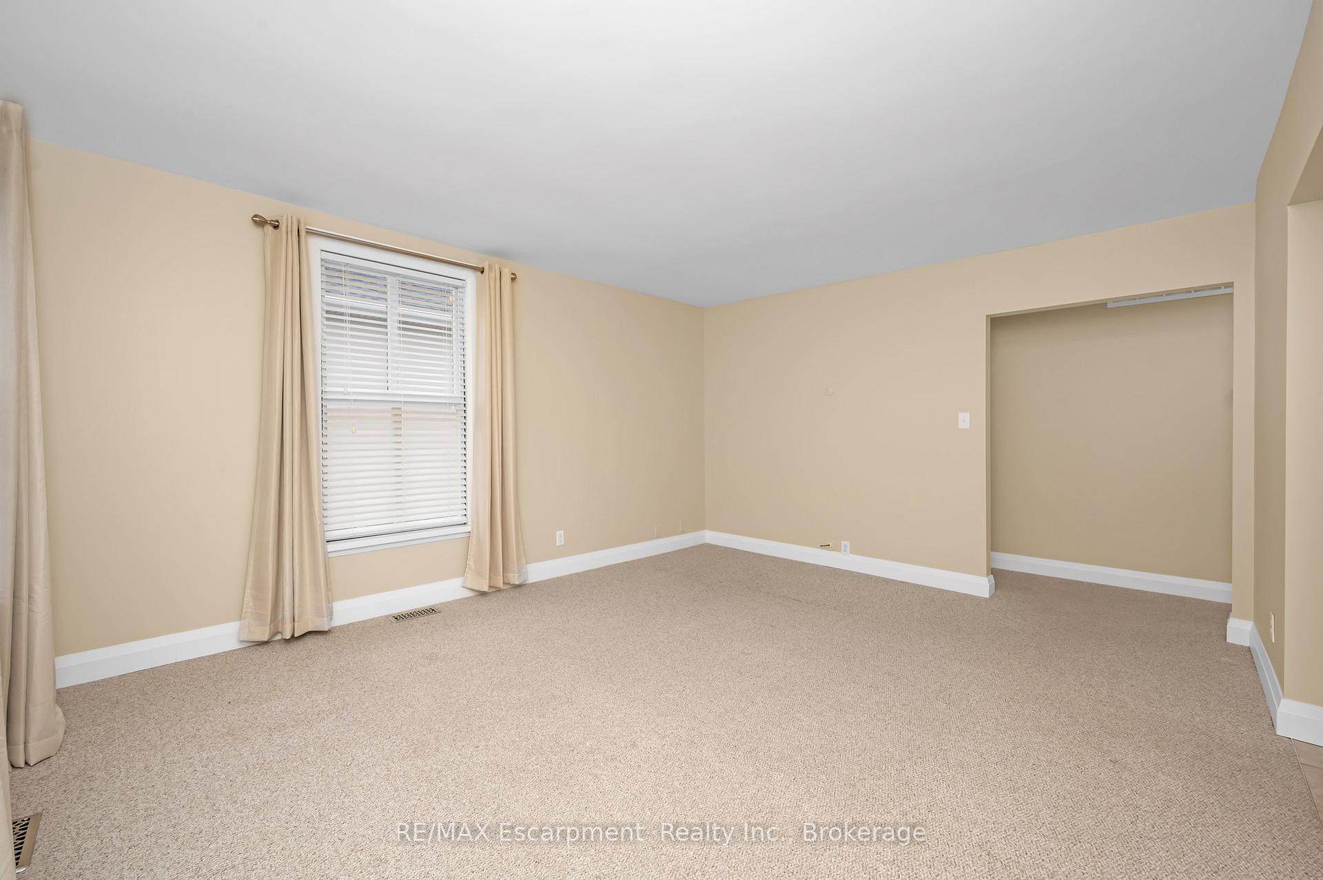 Photo 12 of Unit Upper, 31 Main Street S, Hamilton, Waterdown — HOMEH