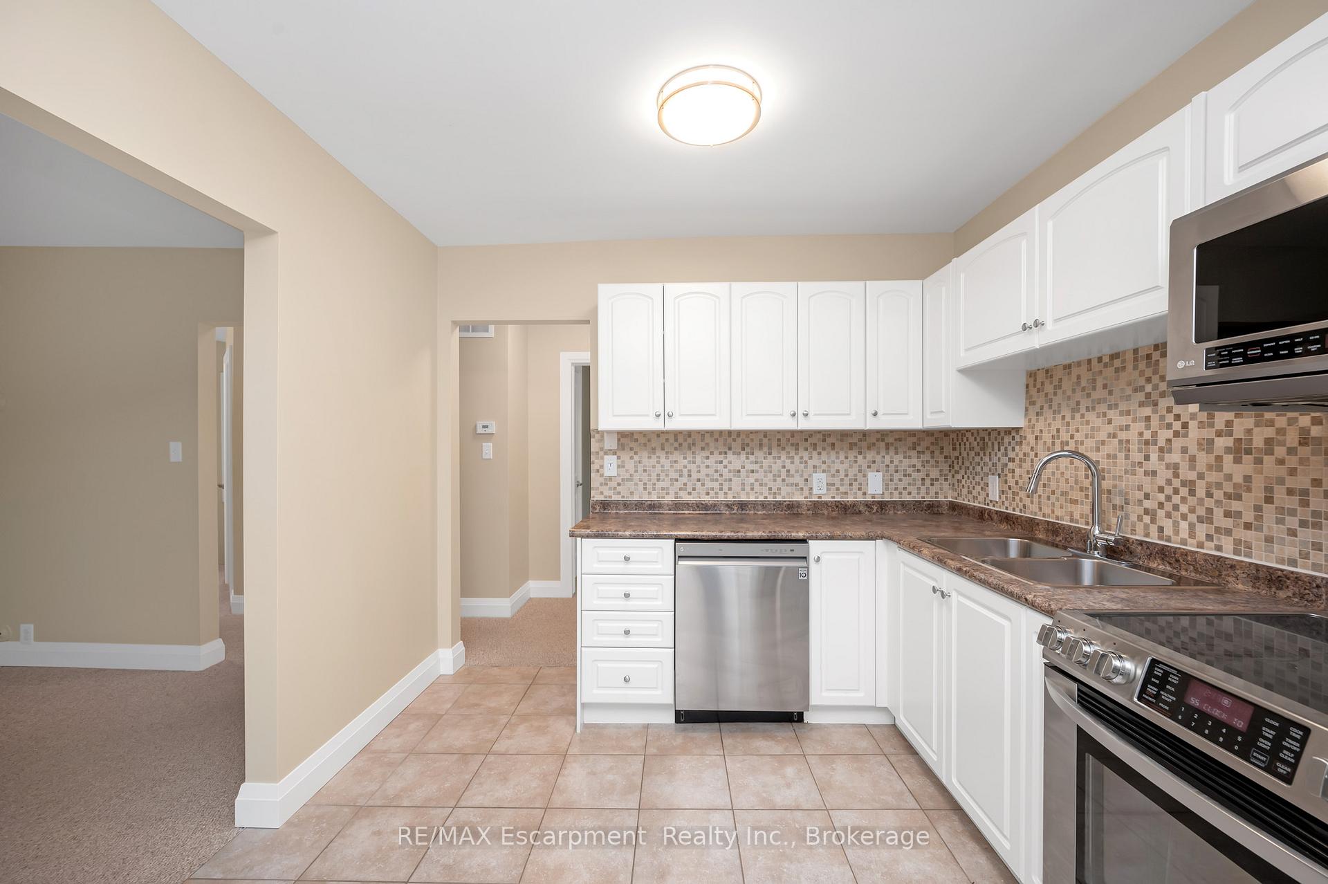 Photo 13 of Unit Upper, 31 Main Street S, Hamilton, Waterdown — HOMEH