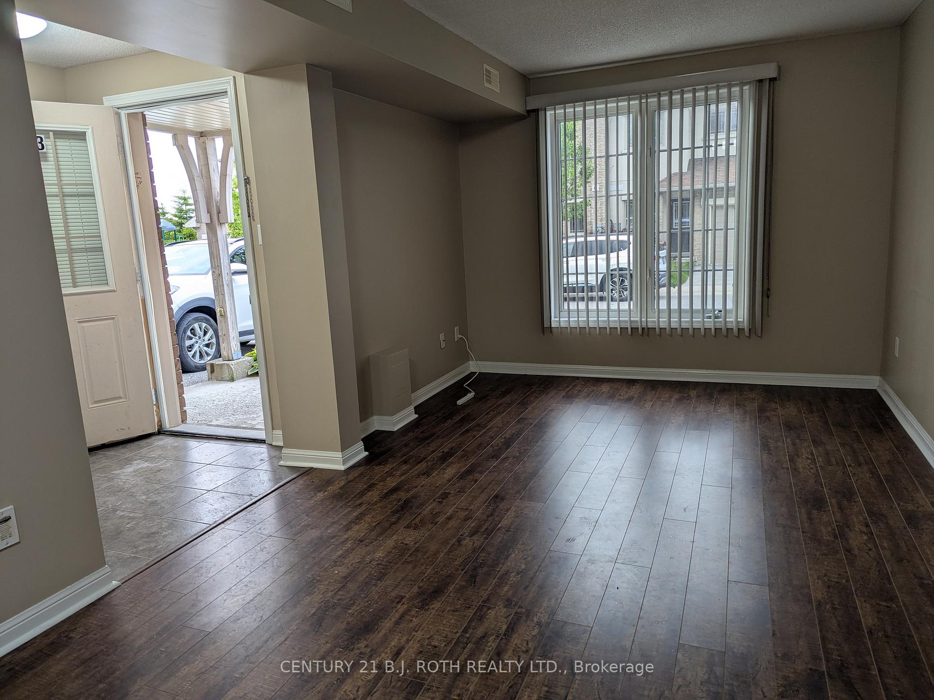 Photo 3 of Unit 13, 175 Stanley Street, Barrie, East Bayfield — HOMEH