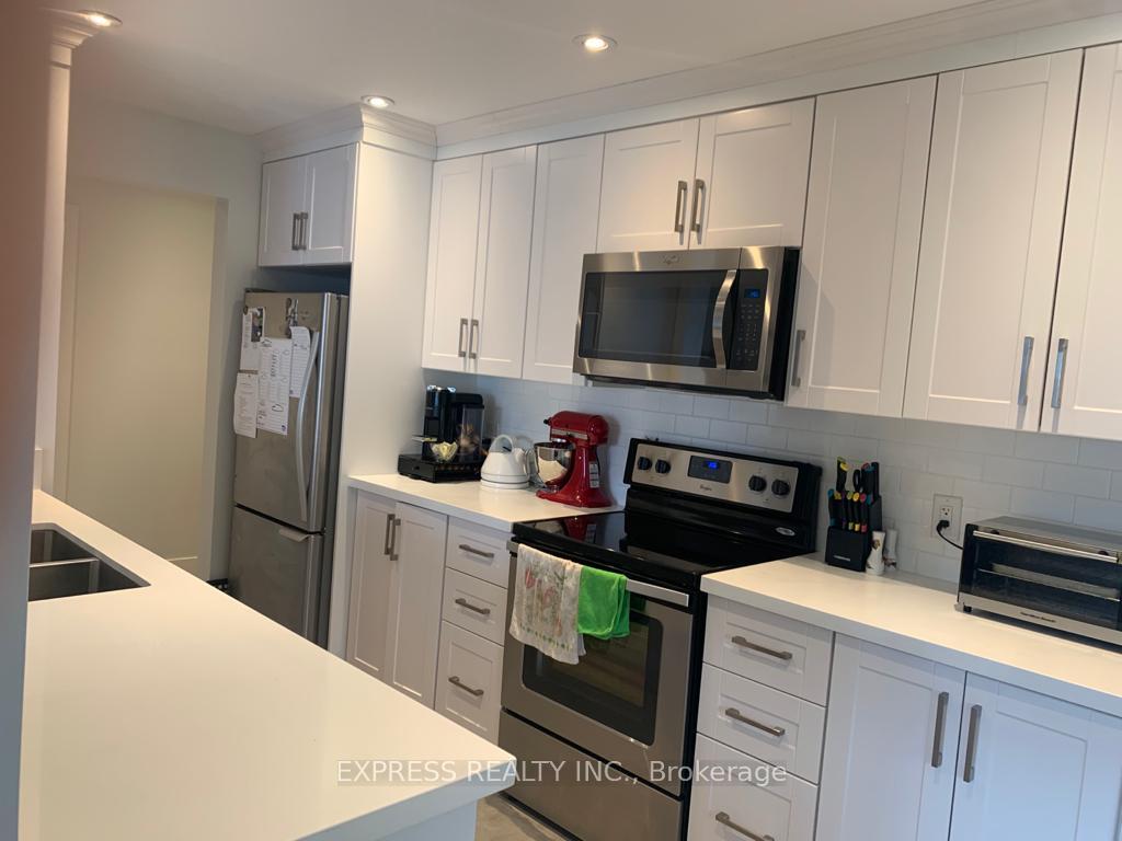 Photo 2 of Unit 2, 601 Old Orchard Grove, Toronto, Bedford Park-Nortown — HOMEH