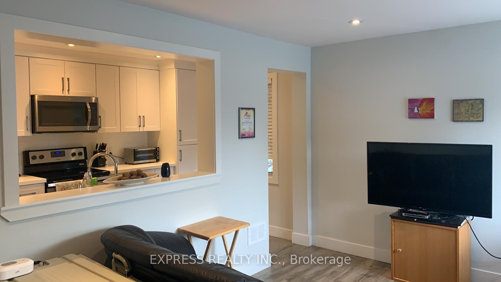 Photo 3 of Unit 2, 601 Old Orchard Grove, Toronto, Bedford Park-Nortown — HOMEH