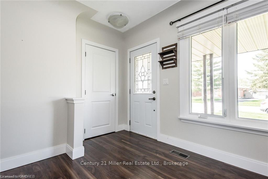 Photo 2 of 1801 Biscayne Drive E, Cambridge — HOMEH