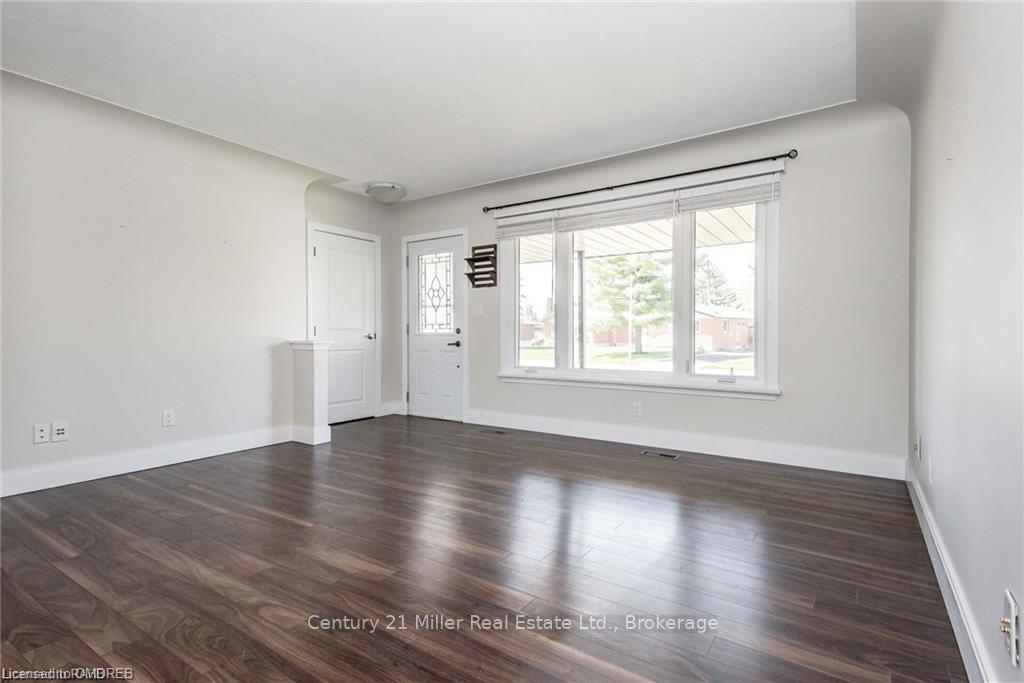 Photo 4 of 1801 Biscayne Drive E, Cambridge — HOMEH