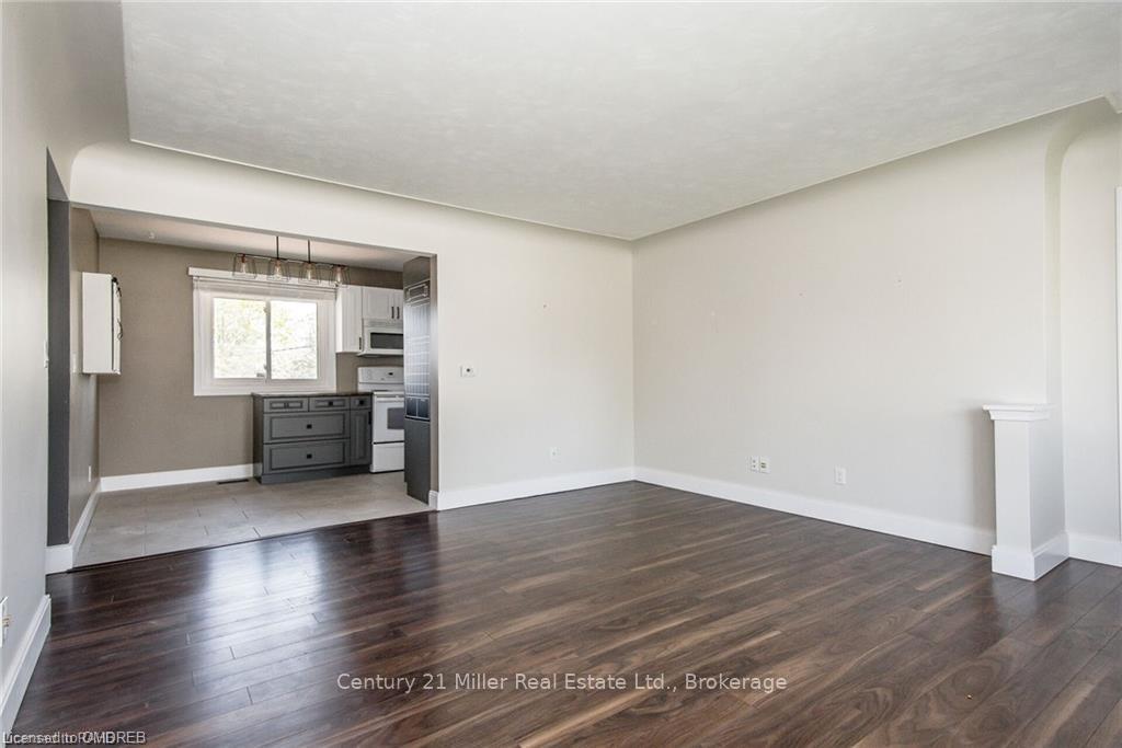Photo 7 of 1801 Biscayne Drive E, Cambridge — HOMEH