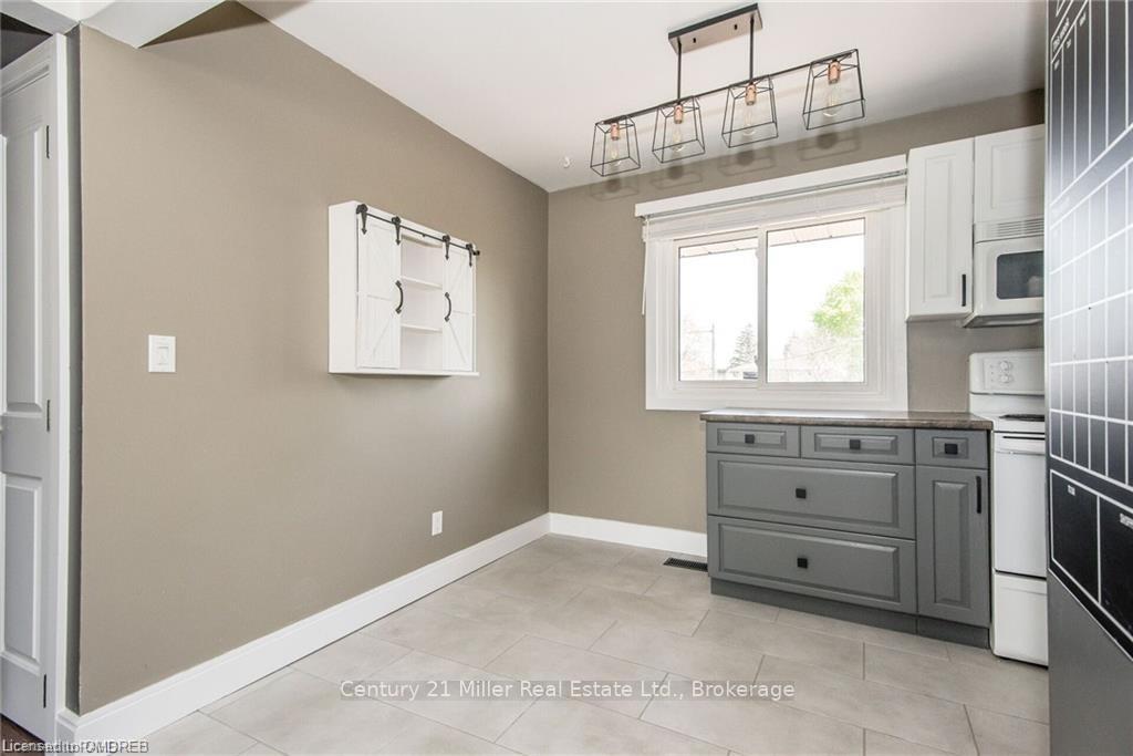Photo 19 of 1801 Biscayne Drive E, Cambridge — HOMEH