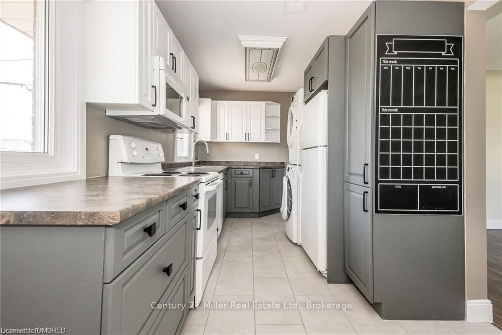 Photo 9 of 1801 Biscayne Drive E, Cambridge — HOMEH