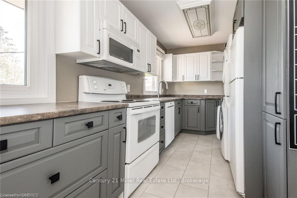 Photo 5 of 1801 Biscayne Drive E, Cambridge — HOMEH