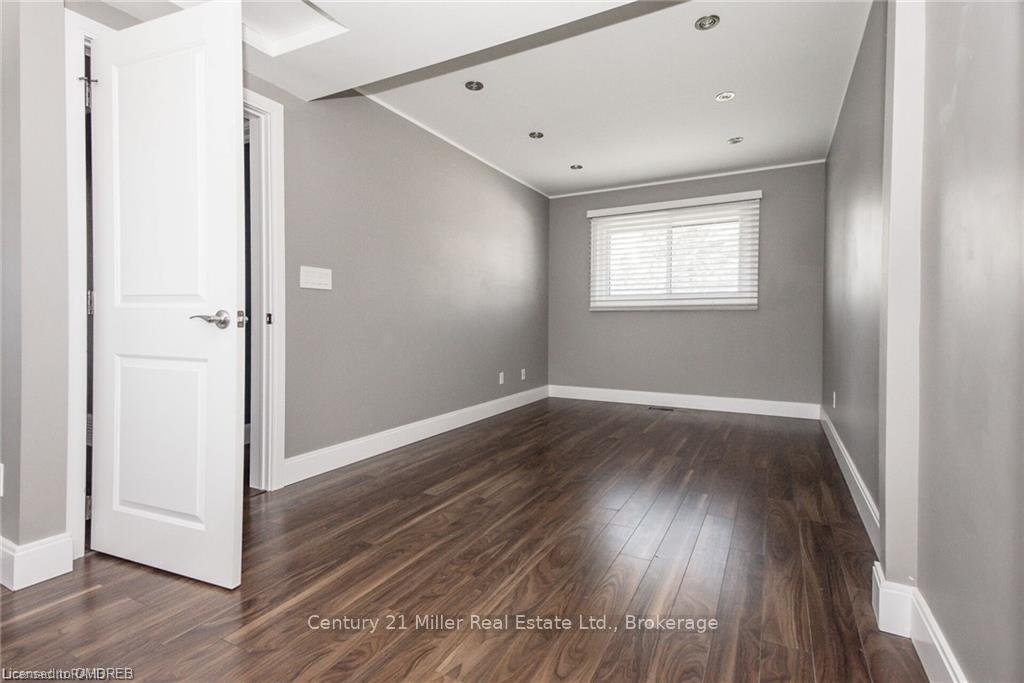 Photo 10 of 1801 Biscayne Drive E, Cambridge — HOMEH