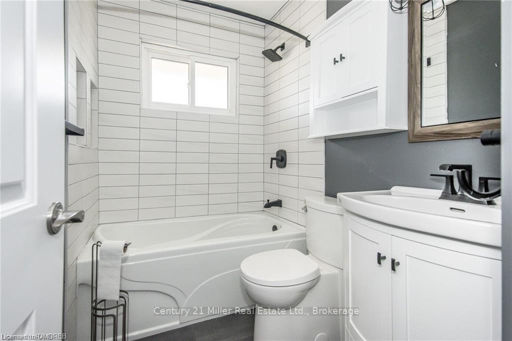 Photo 15 of 1801 Biscayne Drive E, Cambridge — HOMEH