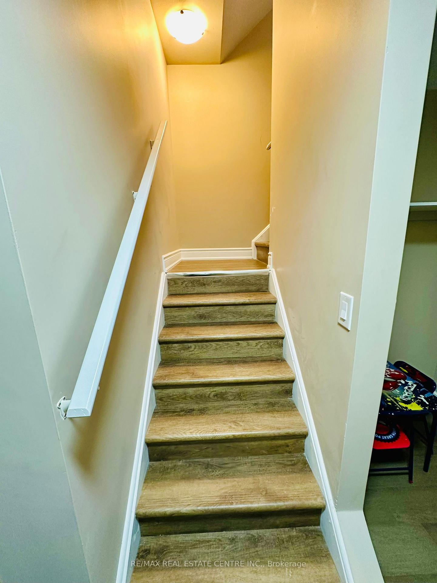 Photo 5 of 3 Elverton Crescent, Brampton, Northwest Brampton — HOMEH