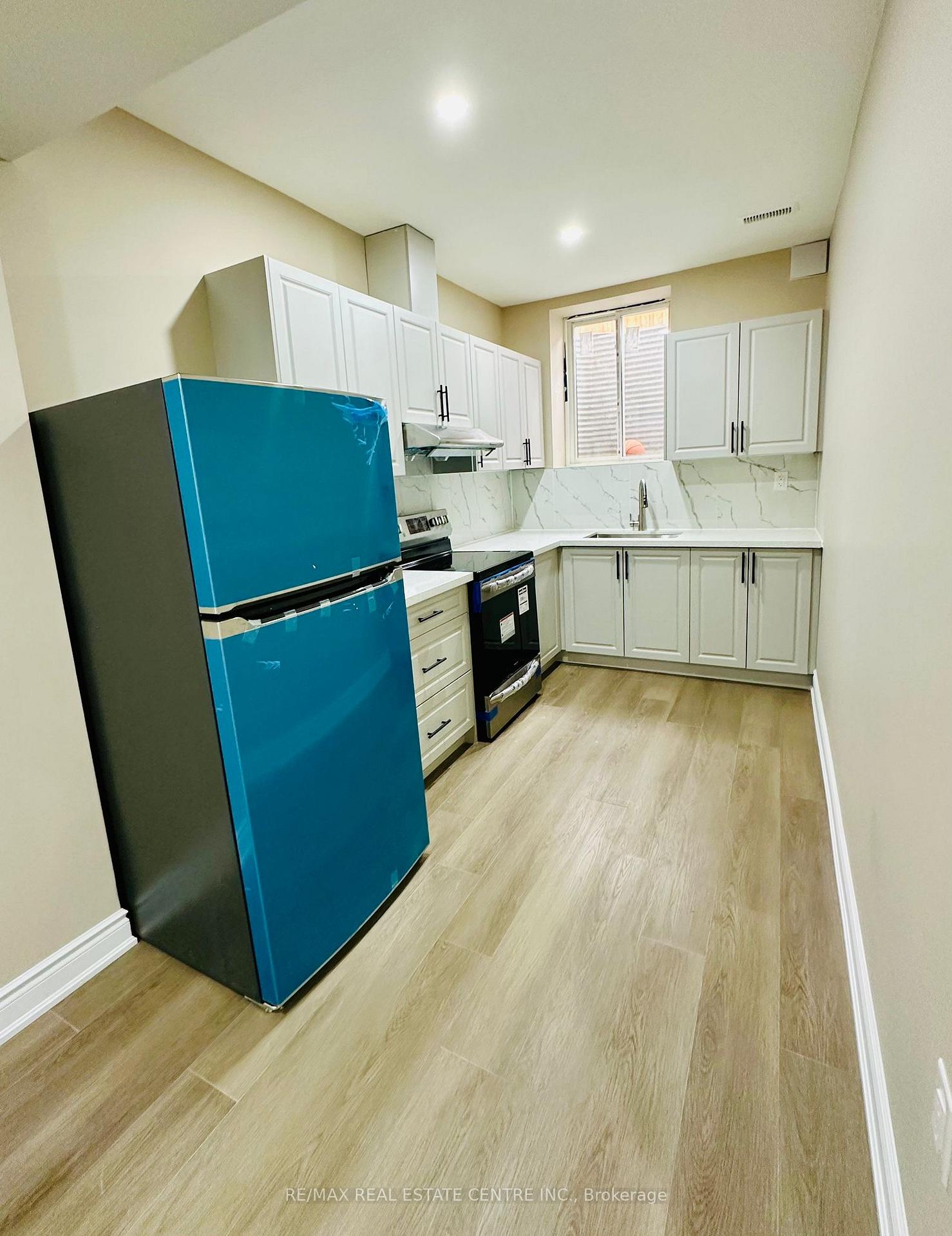 Photo 14 of 3 Elverton Crescent, Brampton, Northwest Brampton — HOMEH