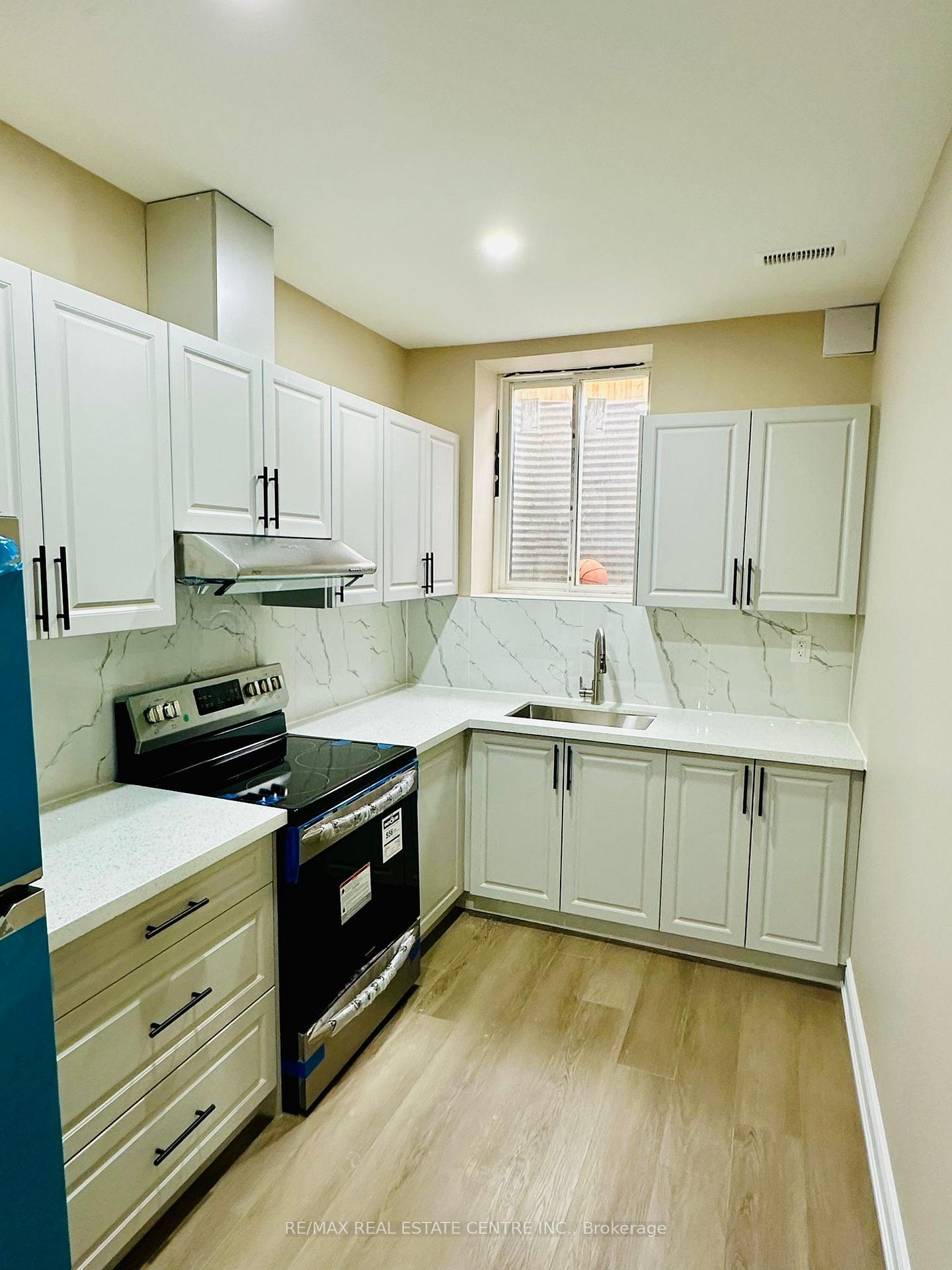 Photo 12 of 3 Elverton Crescent, Brampton, Northwest Brampton — HOMEH