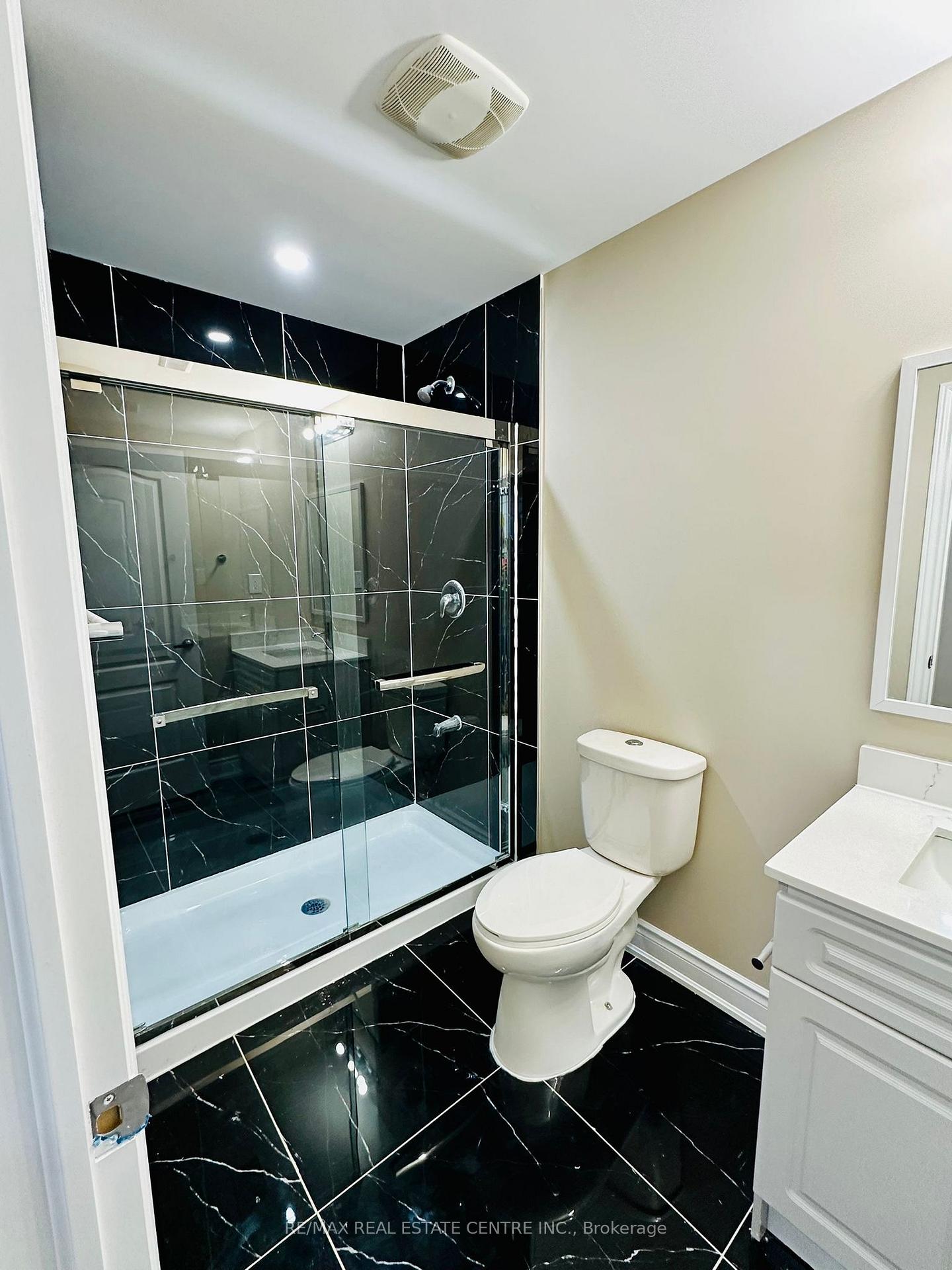 Photo 15 of 3 Elverton Crescent, Brampton, Northwest Brampton — HOMEH