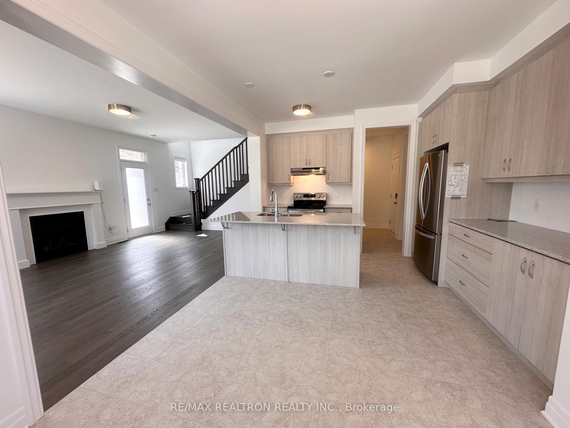 Photo 16 of 39 Berczy Mnr Crescent, Markham, Rural Markham — HOMEH