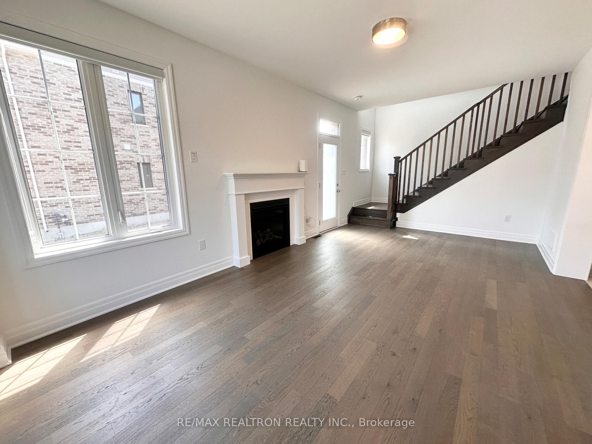 Photo 9 of 39 Berczy Mnr Crescent, Markham, Rural Markham — HOMEH