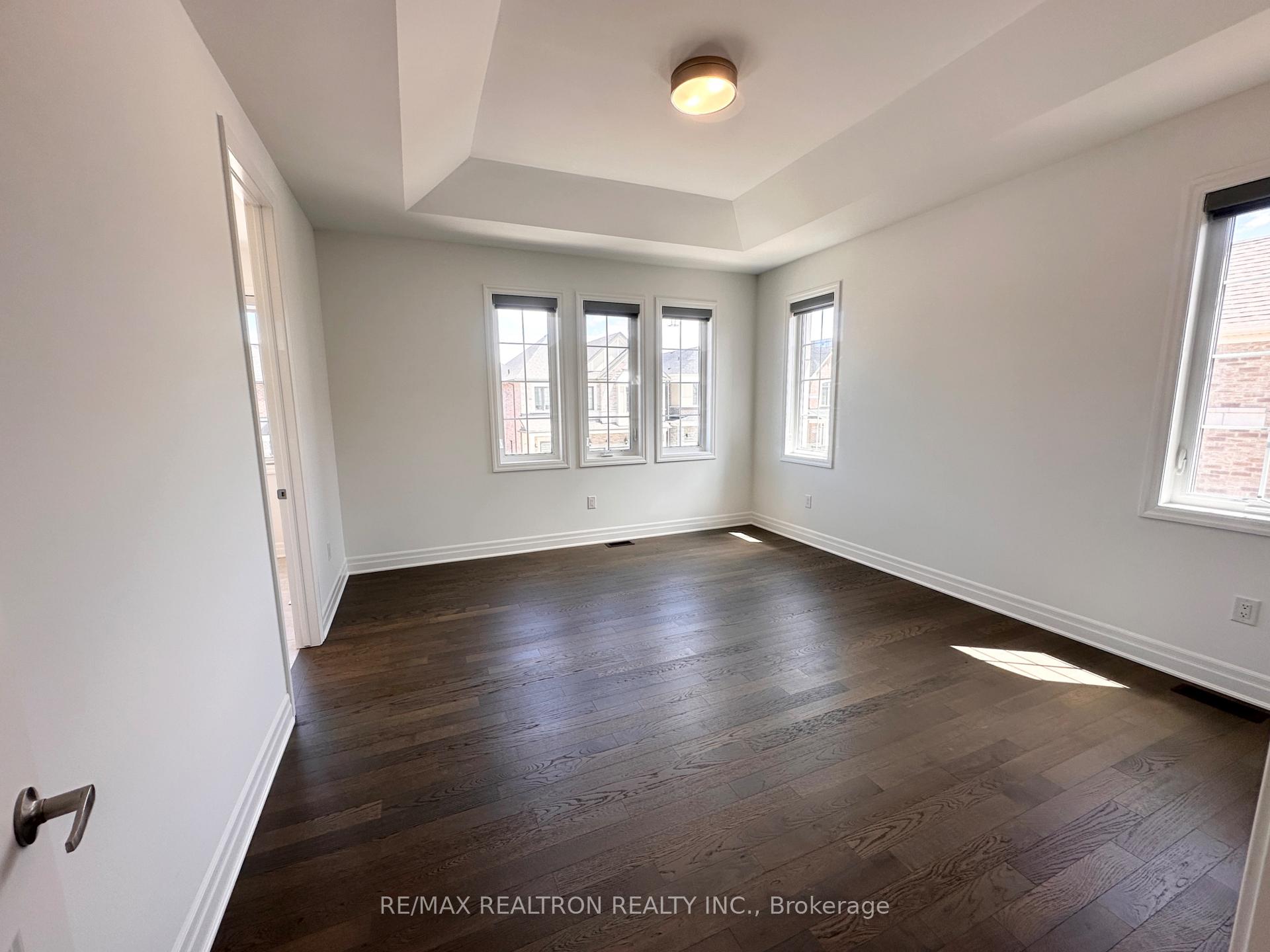 Photo 11 of 39 Berczy Mnr Crescent, Markham, Rural Markham — HOMEH