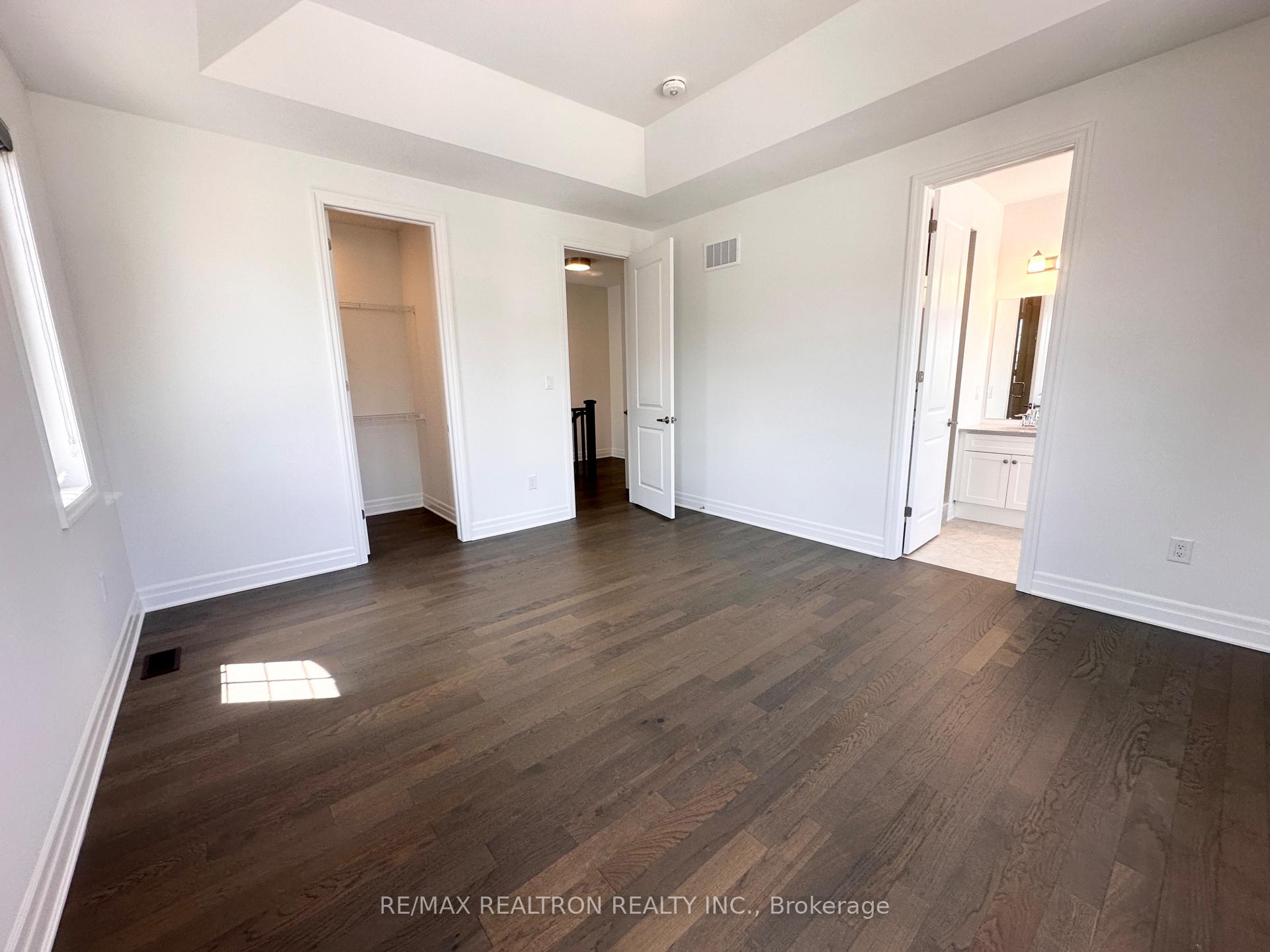 Photo 12 of 39 Berczy Mnr Crescent, Markham, Rural Markham — HOMEH