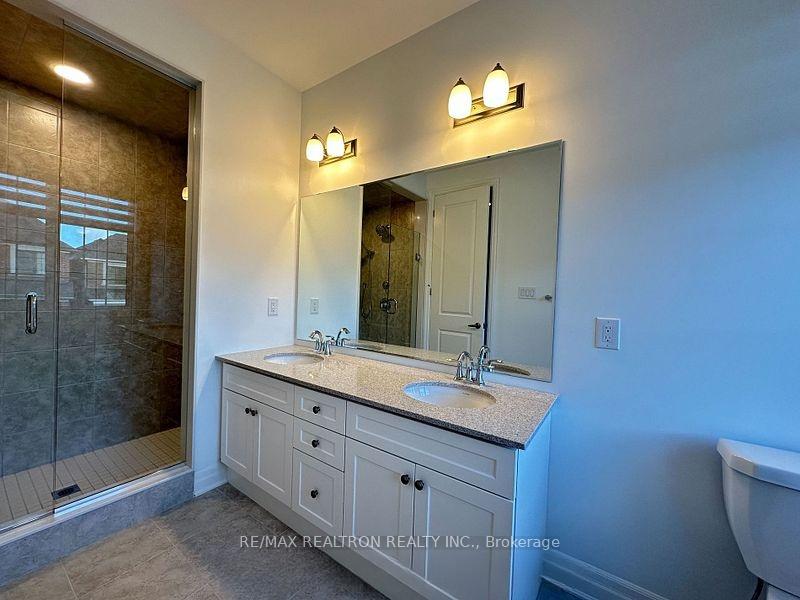 Photo 5 of 39 Berczy Mnr Crescent, Markham, Rural Markham — HOMEH