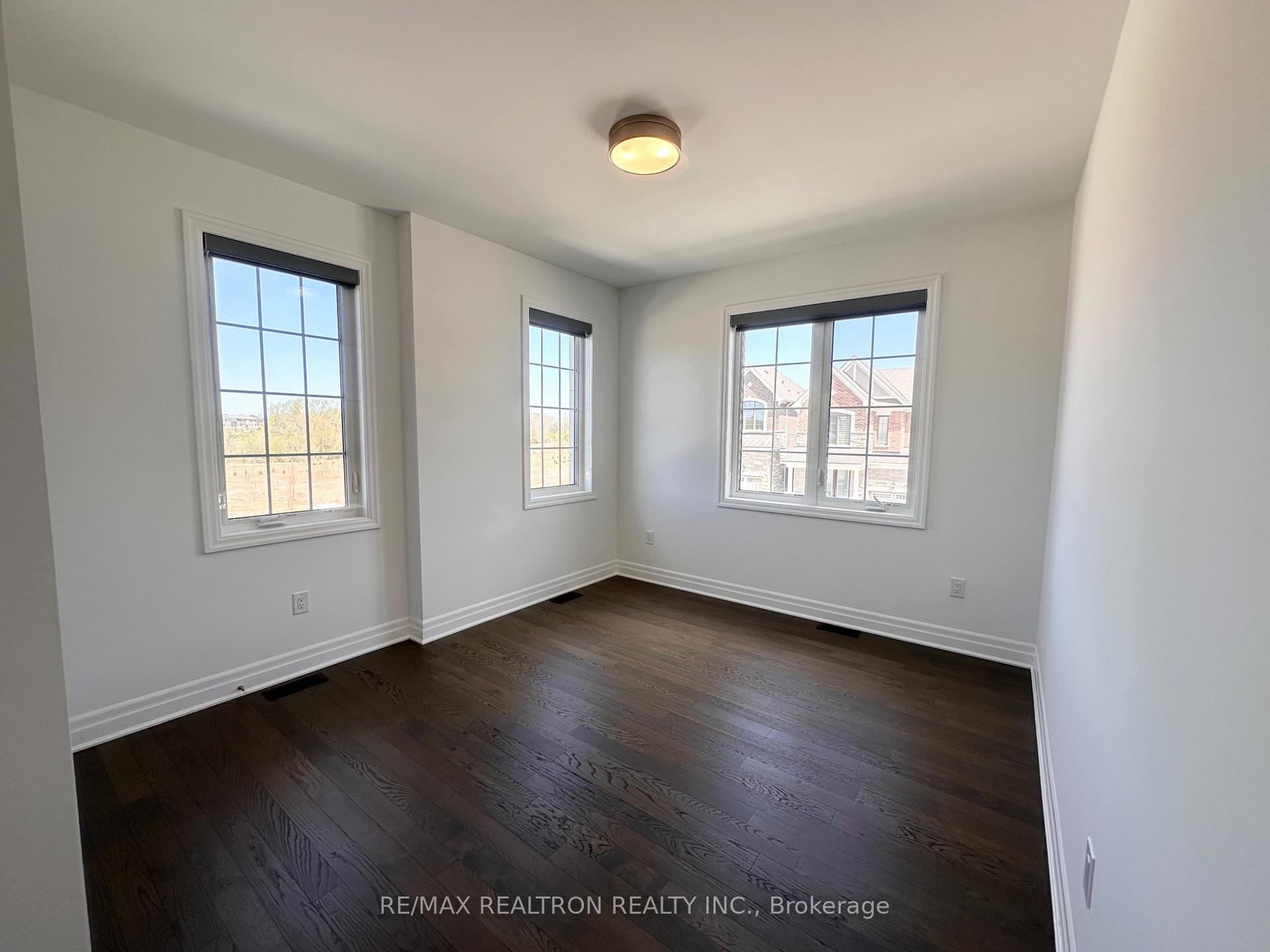 Photo 15 of 39 Berczy Mnr Crescent, Markham, Rural Markham — HOMEH