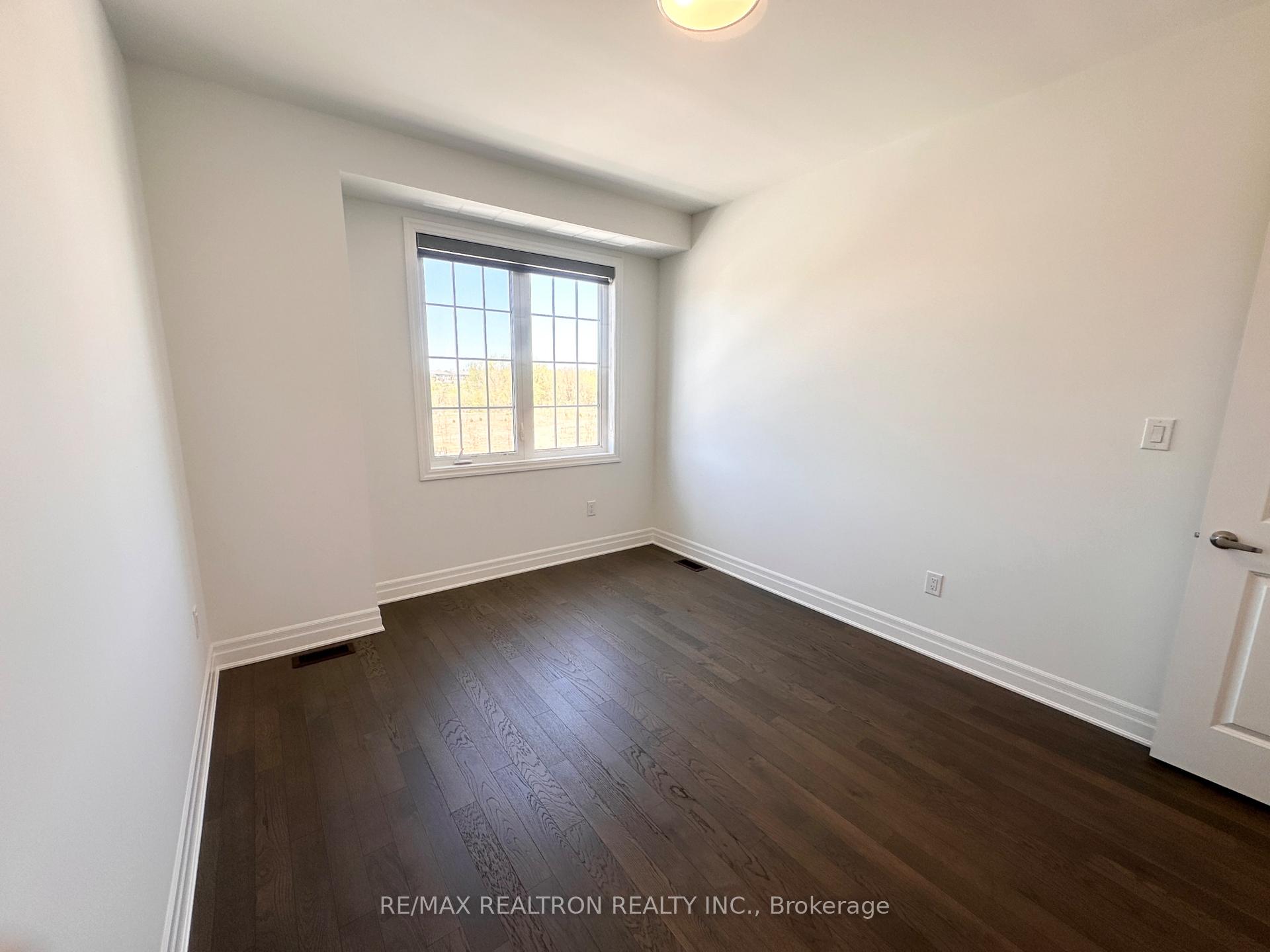 Photo 23 of 39 Berczy Mnr Crescent, Markham, Rural Markham — HOMEH