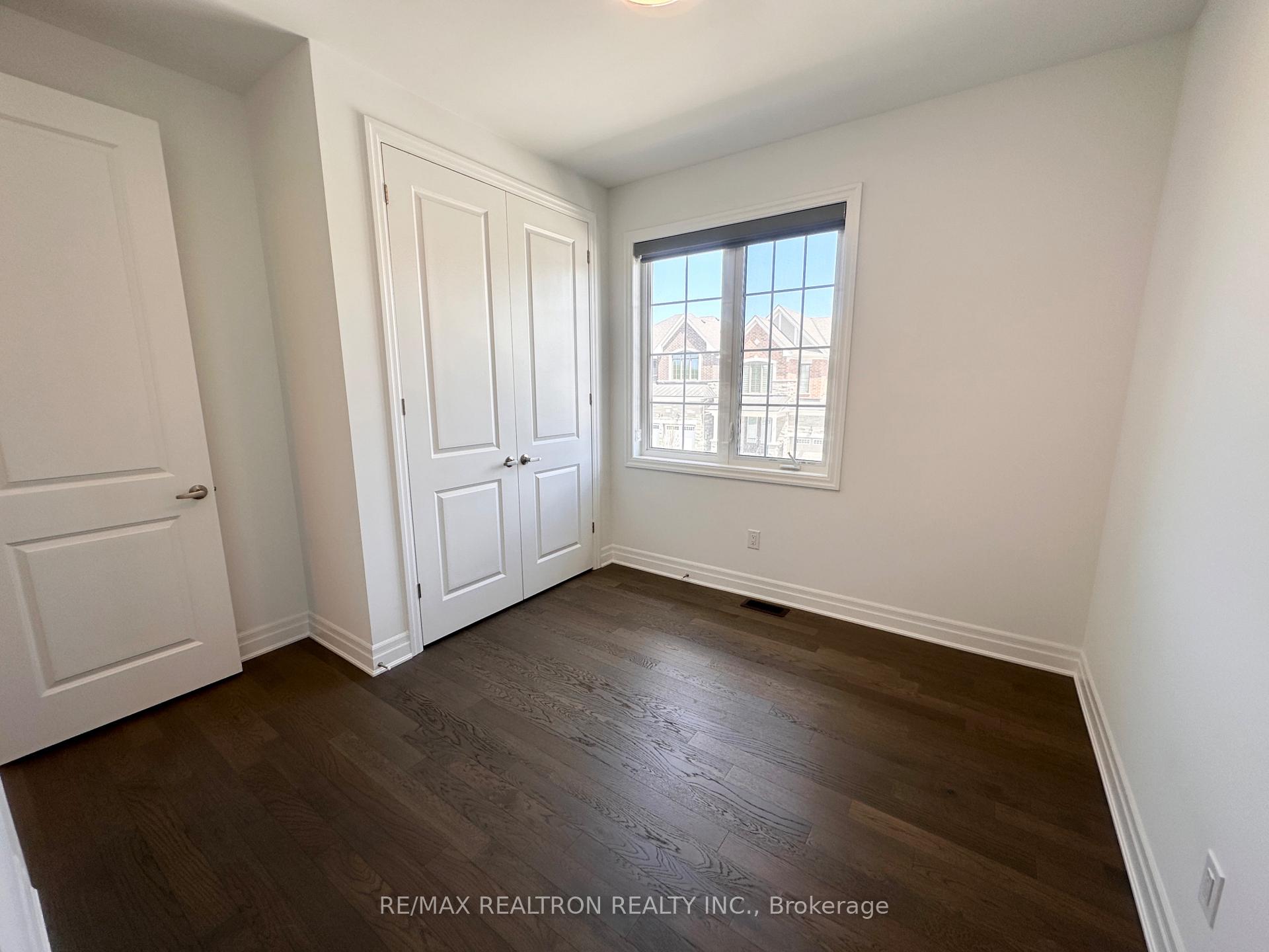 Photo 21 of 39 Berczy Mnr Crescent, Markham, Rural Markham — HOMEH