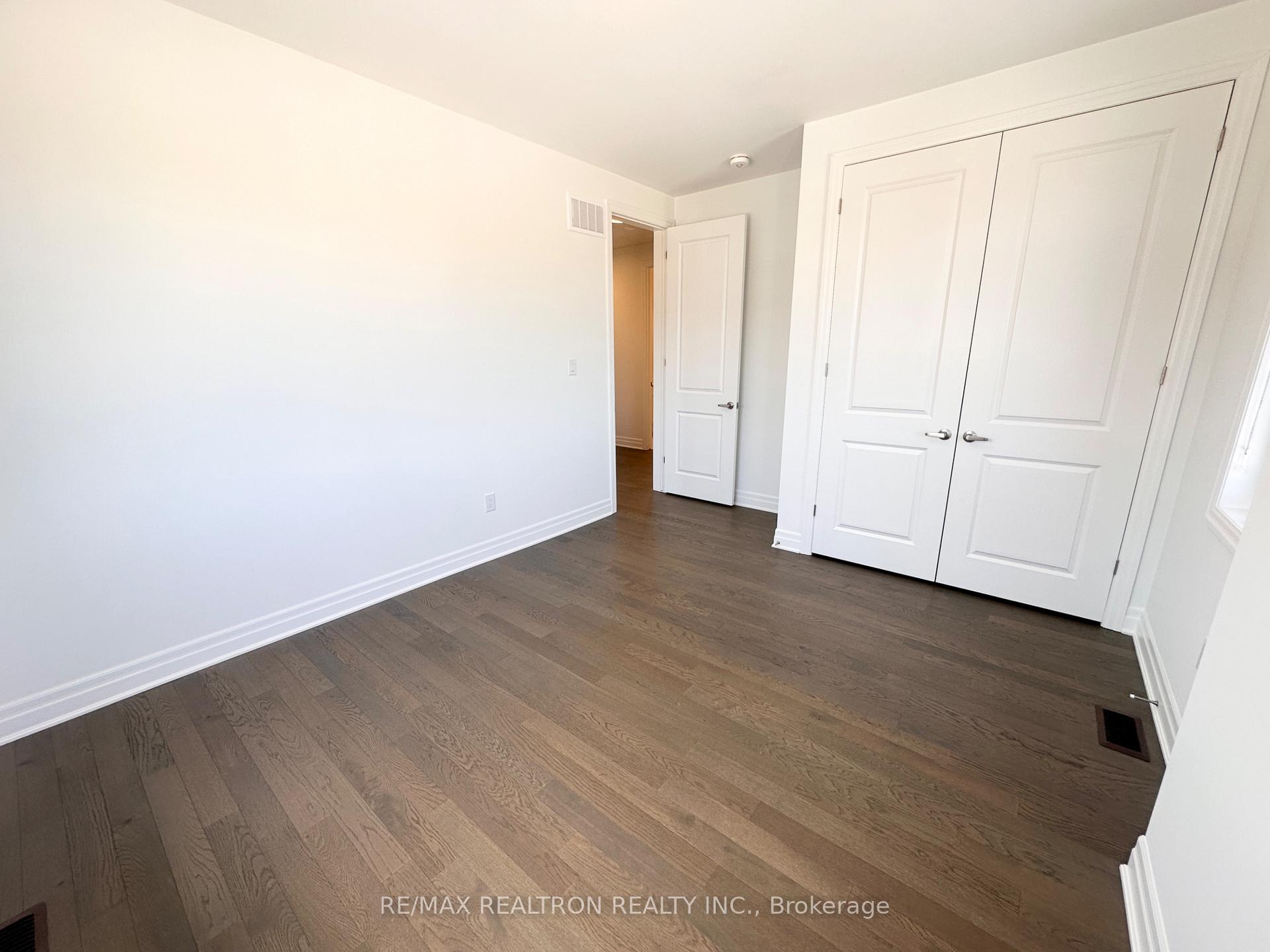 Photo 24 of 39 Berczy Mnr Crescent, Markham, Rural Markham — HOMEH