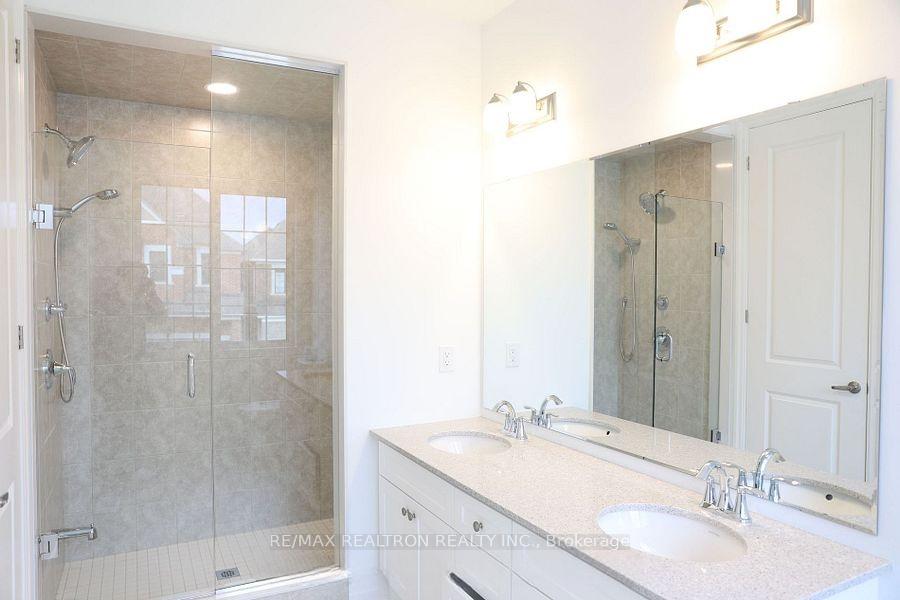 Photo 8 of 39 Berczy Mnr Crescent, Markham, Rural Markham — HOMEH