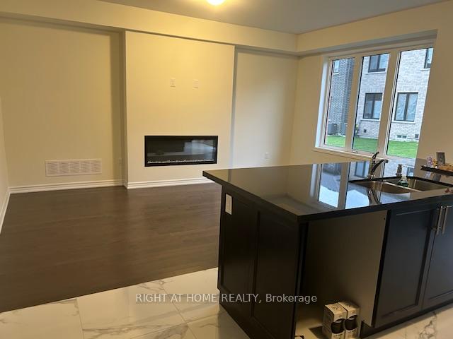 Photo 4 of 32 Blick Crescent, Aurora, Bayview Northeast — HOMEH