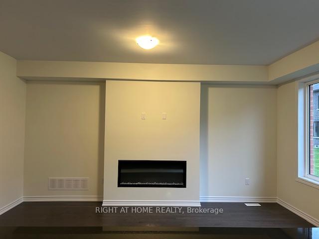 Photo 5 of 32 Blick Crescent, Aurora, Bayview Northeast — HOMEH