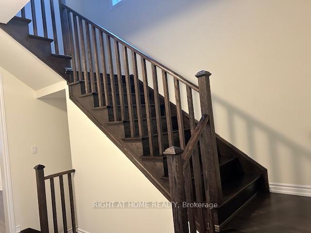 Photo 10 of 32 Blick Crescent, Aurora, Bayview Northeast — HOMEH